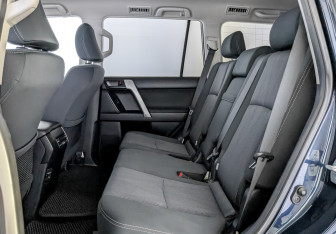 Подержанный автомобиль Toyota Land Cruiser Prado 2018 года (12 фото)