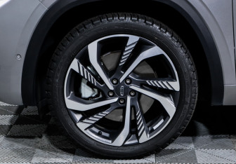 Подержанный автомобиль Geely Monjaro 2023 года (14 фото)