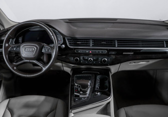 Подержанный автомобиль Audi Q7 2019 года (12 фото)