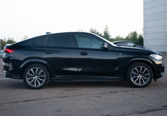 Подержанный автомобиль BMW X6 2020 года (4 фото)