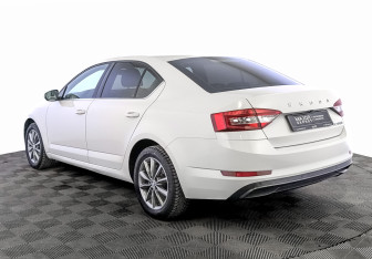 Подержанный автомобиль Skoda Octavia Liftback 2022 года (7 фото)
