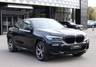 Подержанный автомобиль BMW X6 2021 года (3 фото)