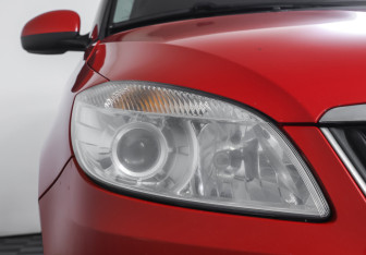 Подержанный автомобиль Skoda Fabia Hatchback 2011 года (19 фото)