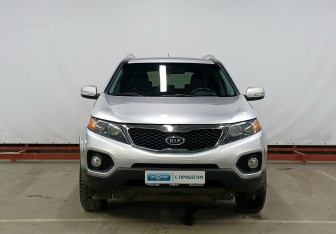 Подержанный автомобиль Kia Sorento 2011 года (2 фото)