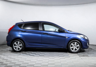 Подержанный автомобиль Hyundai Solaris Hatchback 2012 года (4 фото)
