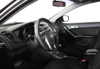 Подержанный автомобиль Kia Cerato Sedan 2009 года (5 фото)