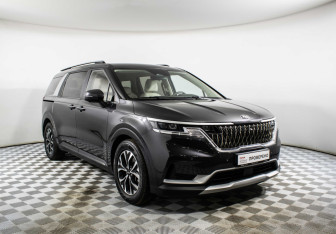 Подержанный автомобиль Kia Carnival 2021 года (3 фото)