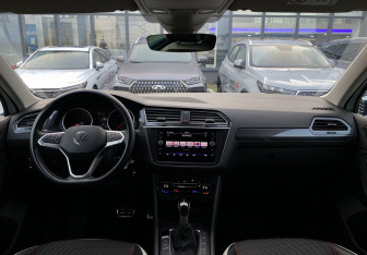 Подержанный автомобиль Volkswagen Tiguan 2022 года (11 фото)