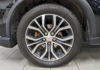 Подержанный автомобиль Mitsubishi Outlander 2016 года (18 фото)