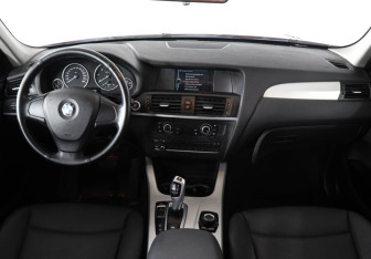 Подержанный автомобиль BMW X3 2013 года (10 фото)