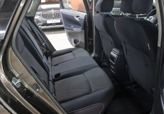 Подержанный автомобиль Nissan Sentra Sedan 2015 года (12 фото)