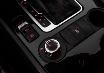 Подержанный автомобиль Volkswagen Touareg 2010 года (14 фото)