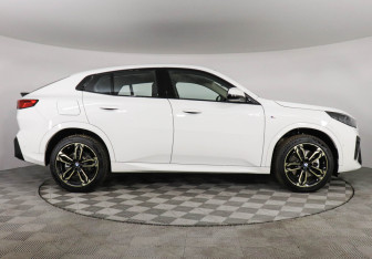 Подержанный автомобиль BMW X2 2024 года (6 фото)