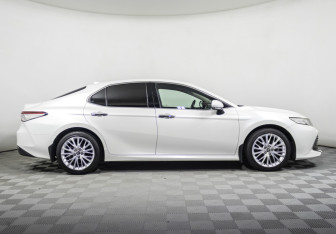 Подержанный автомобиль Toyota Camry Sedan 2018 года (4 фото)