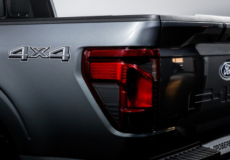 Подержанный автомобиль Ford F-150 2024 года (17 фото)