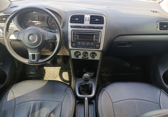 Подержанный автомобиль Volkswagen Polo Sedan 2013 года (10 фото)