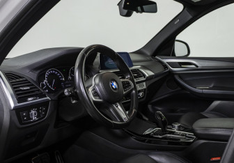 Подержанный автомобиль BMW X3 2020 года (10 фото)
