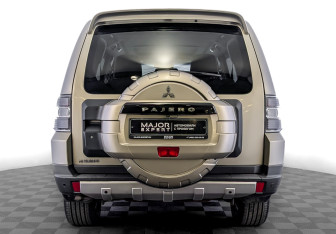 Подержанный автомобиль Mitsubishi Pajero 2008 года (6 фото)