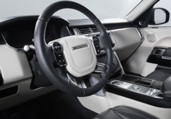 Подержанный автомобиль Land Rover Range Rover 2015 года (14 фото)