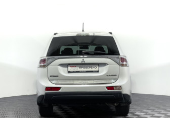 Подержанный автомобиль Mitsubishi Outlander 2013 года (6 фото)