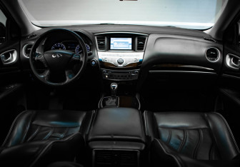 Подержанный автомобиль Infiniti QX60 2018 года (8 фото)