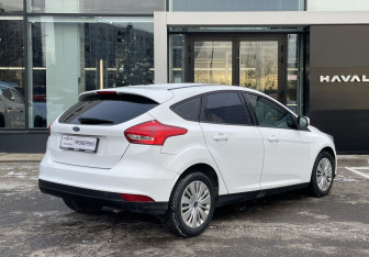 Подержанный автомобиль Ford Focus Hatchback 2016 года (5 фото)