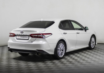 Подержанный автомобиль Toyota Camry Sedan 2018 года (5 фото)