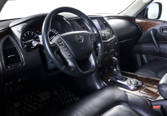 Подержанный автомобиль Nissan Patrol 2013 года (18 фото)
