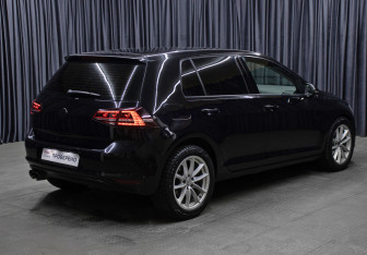 Подержанный автомобиль Volkswagen Golf Hatchback 2013 года (5 фото)