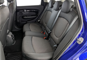 Подержанный автомобиль MINI Clubman Wagon 2018 года (17 фото)