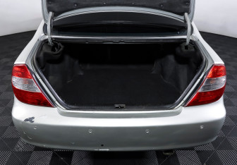 Подержанный автомобиль Toyota Camry Sedan 2002 года (10 фото)
