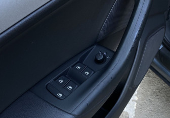 Подержанный автомобиль Audi Q3 2012 года (18 фото)