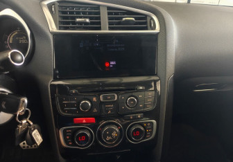Подержанный автомобиль Citroen DS4 2012 года (14 фото)