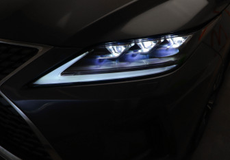 Подержанный автомобиль Lexus RX 2022 года (25 фото)