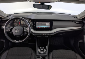 Подержанный автомобиль Skoda Octavia Liftback 2021 года (14 фото)