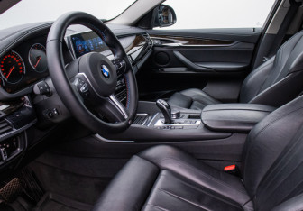 Подержанный автомобиль BMW X6 2016 года (10 фото)