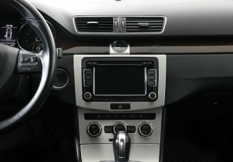 Подержанный автомобиль Volkswagen Passat Sedan 2012 года (8 фото)