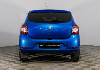 Подержанный автомобиль Renault Sandero 2015 года (4 фото)
