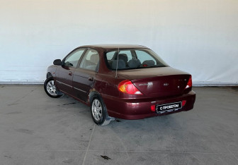 Подержанный автомобиль Kia Spectra Sedan 2006 года (4 фото)