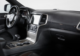 Подержанный автомобиль Jeep Grand Cherokee 2014 года (9 фото)