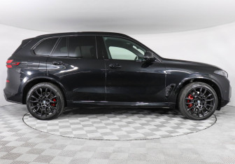 Подержанный автомобиль BMW X5 2023 года (6 фото)