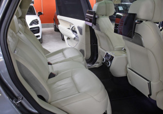 Подержанный автомобиль Land Rover Range Rover 2023 года (12 фото)