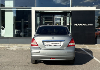 Подержанный автомобиль Nissan Tiida Sedan 2010 года (6 фото)
