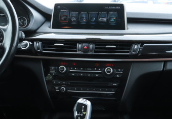 Подержанный автомобиль BMW X5 2017 года (16 фото)