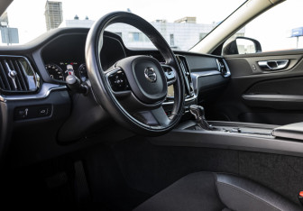 Подержанный автомобиль Volvo V60 Cross Country 2020 года (9 фото)