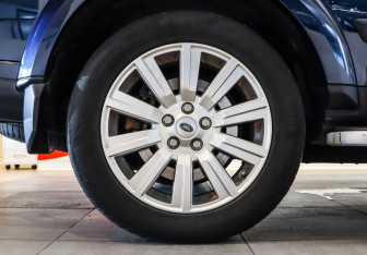 Подержанный автомобиль Land Rover Discovery 2012 года (26 фото)