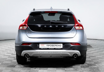 Подержанный автомобиль Volvo V40 Cross Country 2018 года (6 фото)