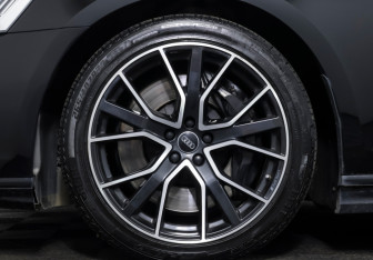 Подержанный автомобиль Audi A8 2019 года (29 фото)