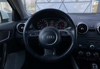 Подержанный автомобиль Audi A1 2013 года (13 фото)