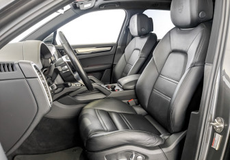 Подержанный автомобиль Porsche Cayenne 2019 года (20 фото)